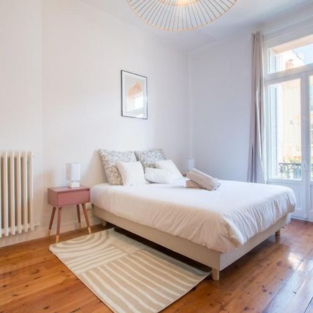 Spacious 2-Bedroom In The Centre Of Menton Exterior photo