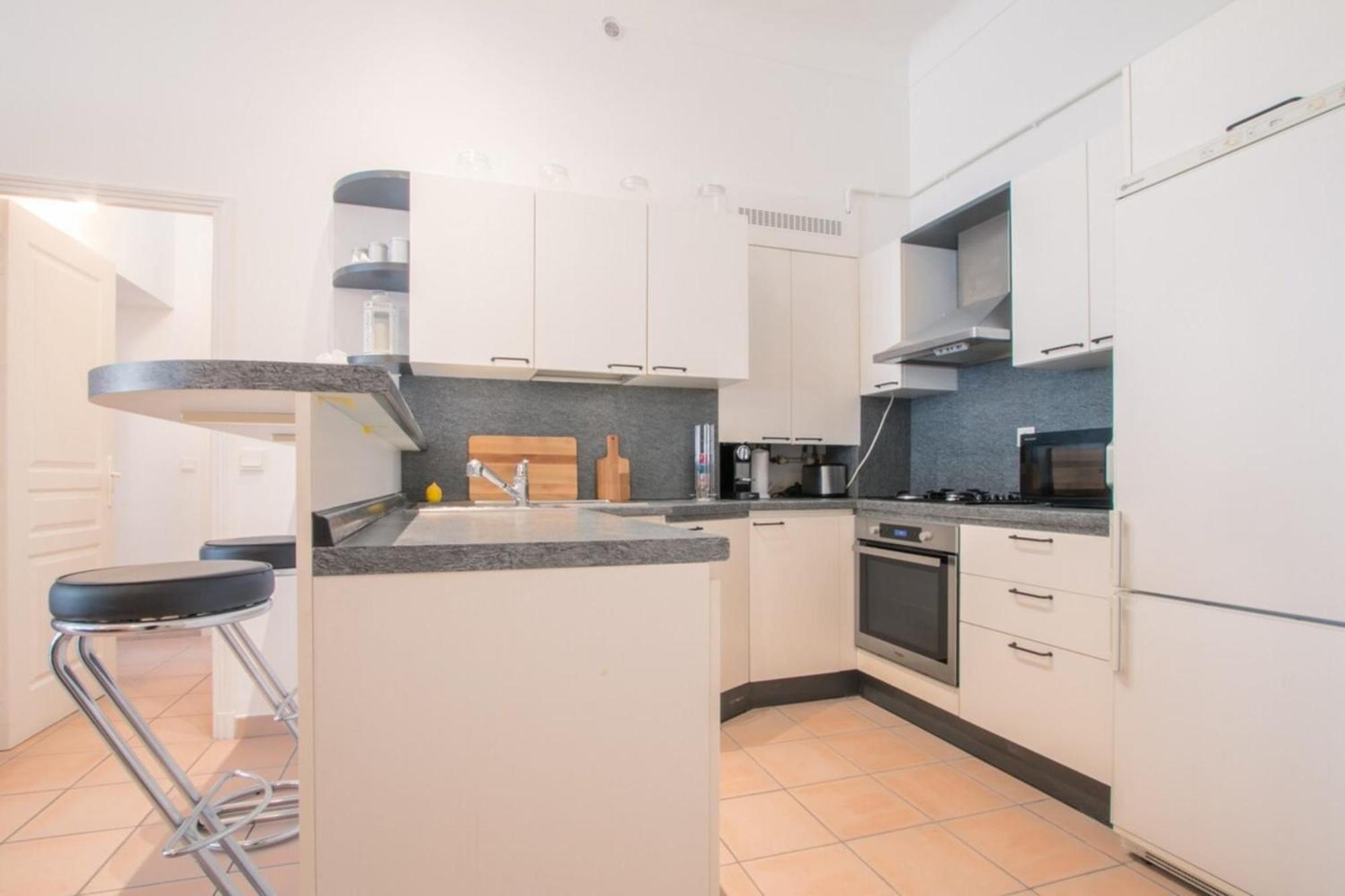 Spacious 2-Bedroom In The Centre Of Menton Exterior photo